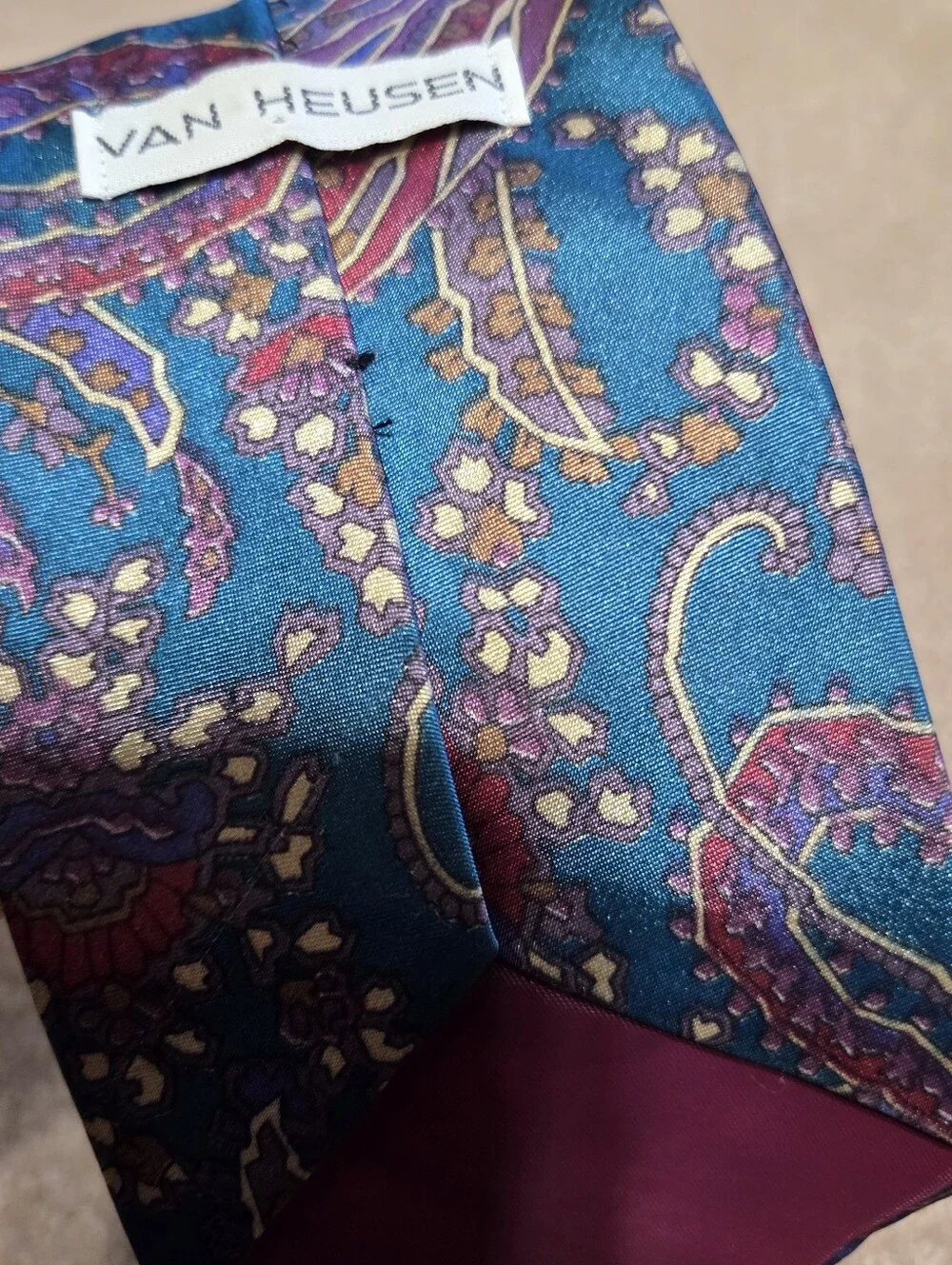 Vintage Van Heusen Floral Colorful Poly Mens Tie 58in Long 4in Width Classic
